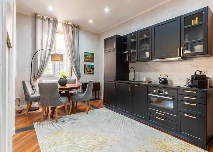Romanticrome, Elegant In Trastevere District
